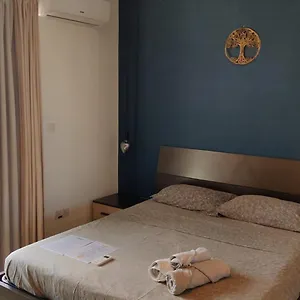 Airport Bedroom With Bathroom Self Check In And Self Check Out Air-condition Included Alloggio in famiglia